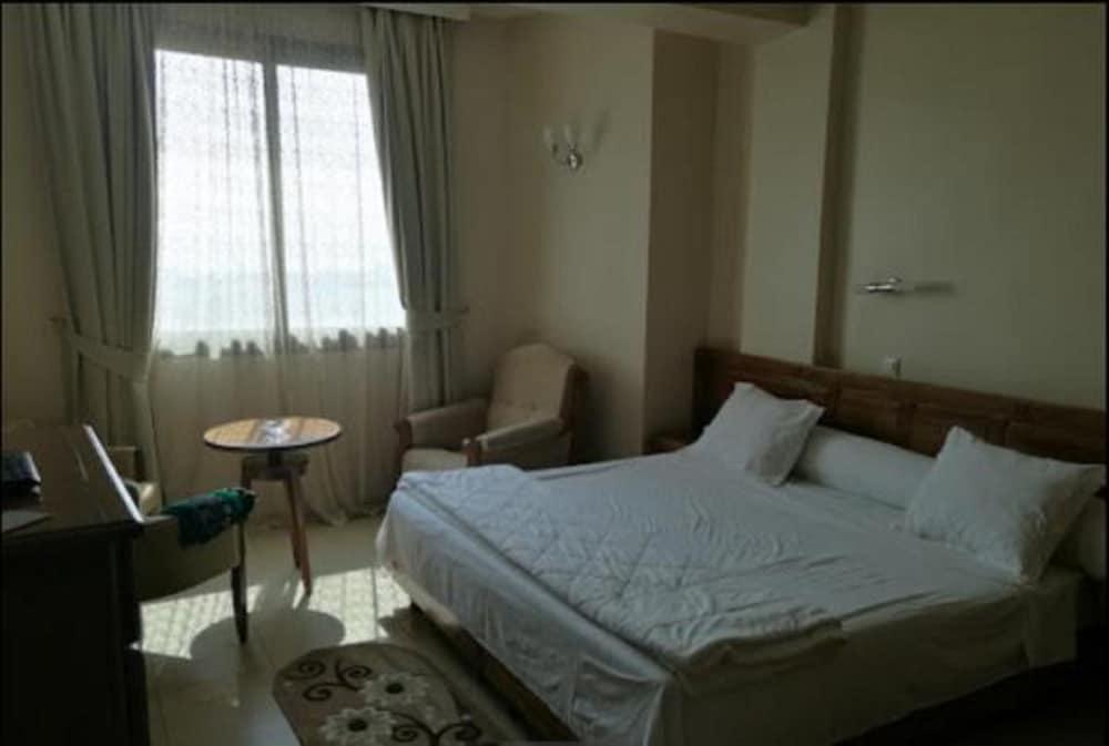 Cristal Hotel Bejaïa Екстериор снимка